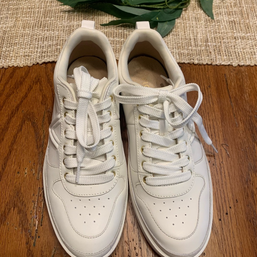 Vionic White Casual Sneakers